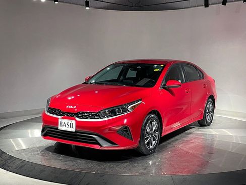 Used 2023 Kia Forte LXS image 8