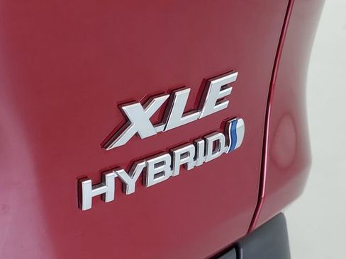 Used 2021 Toyota RAV4 XLE Premium AWD/4WD image 10