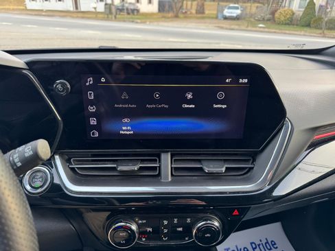 Used 2024 Chevrolet Trax RS w/ Driver Confidence Package image 28