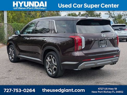 Used 2024 Hyundai Palisade SEL w/ Premium Package AWD/4WD image 3