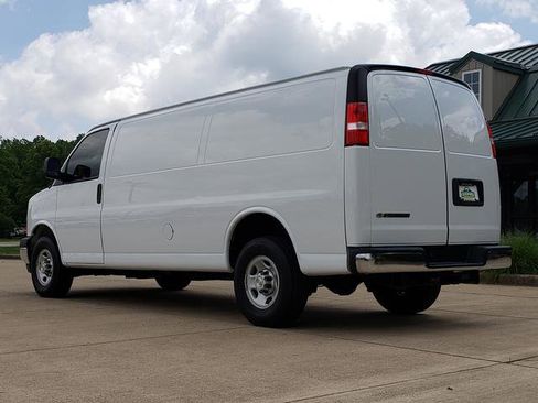 Used 2022 Chevrolet Express 3500 Extended w/ Driver Convenience Package RWD image 3