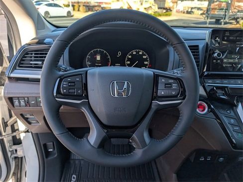 New 2026 Honda Odyssey Touring image 18