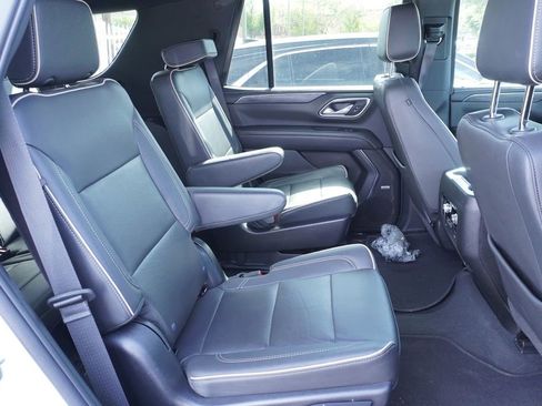 Used 2023 GMC Yukon SLT RWD image 7