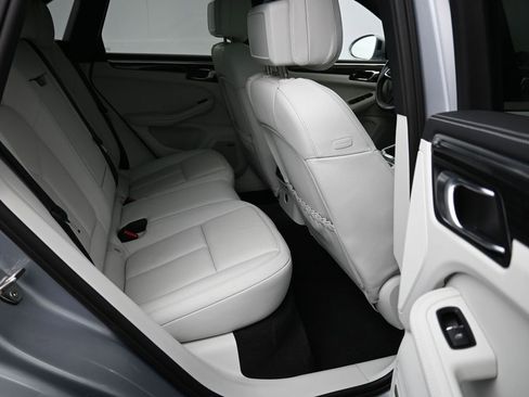 Used 2022 Porsche Macan image 29