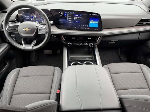 Used 2025 Chevrolet Suburban LS image 15