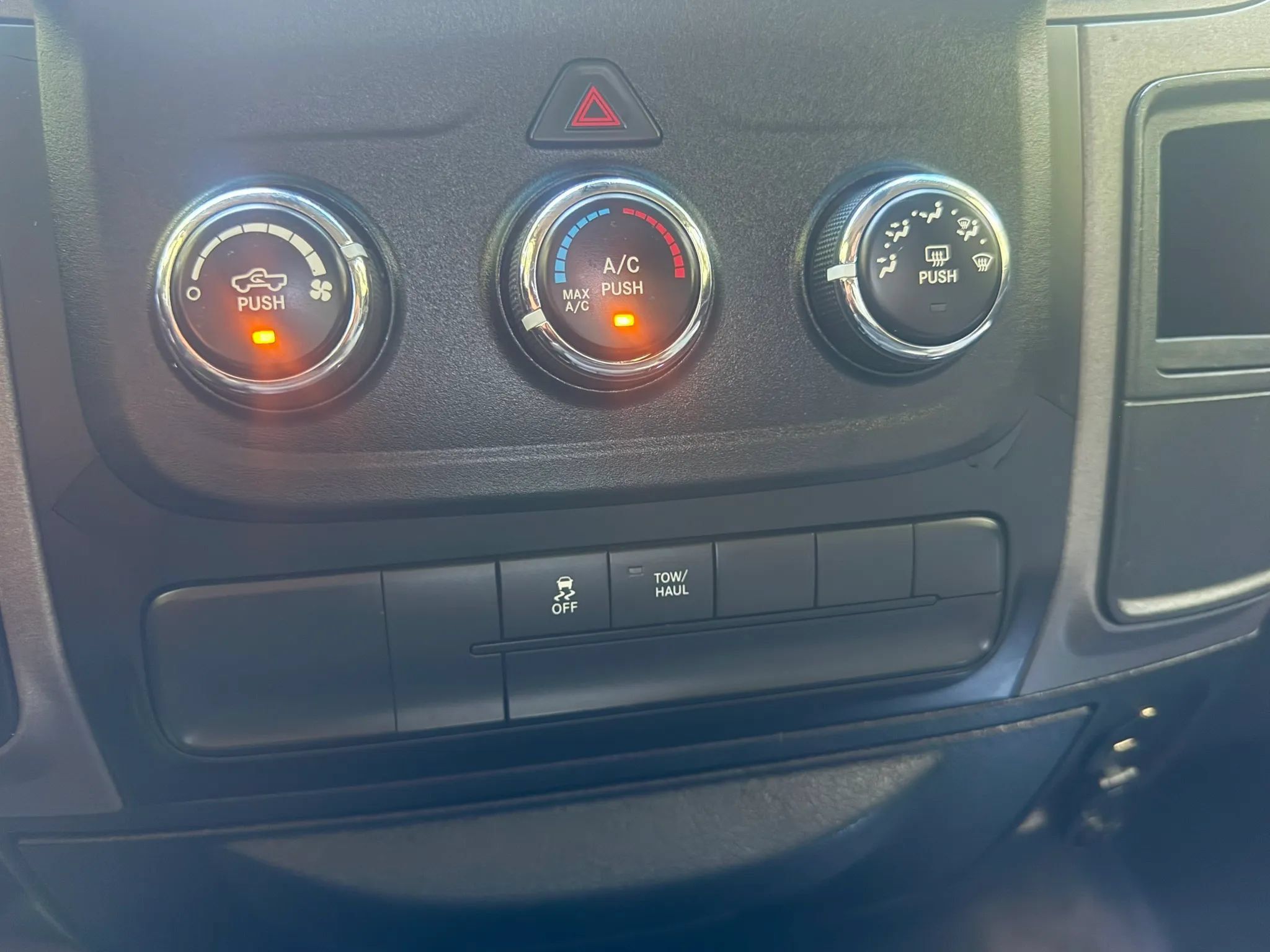 Used 2015 RAM 1500 Express RWD image 20