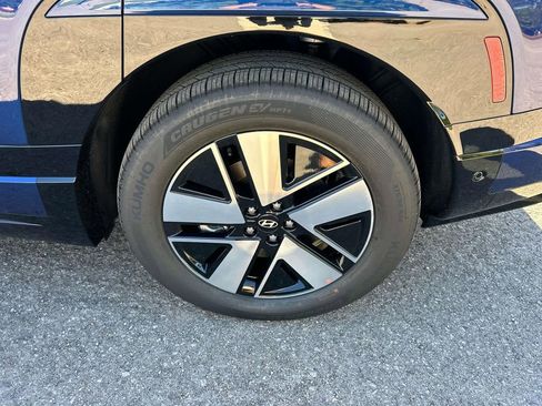 New 2026 Hyundai Ioniq 9 SEL image 11