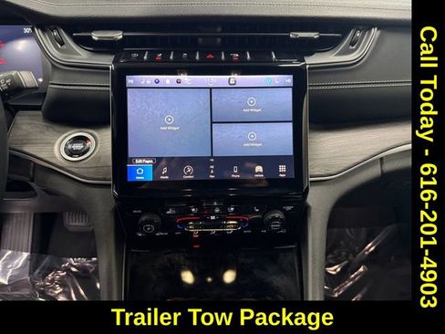 Used 2024 Jeep Grand Cherokee Limited w/ Luxury Tech Group II image 5