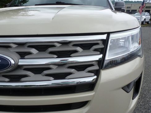 Used 2018 Ford Explorer XLT w/ Equipment Group 202A AWD/4WD image 3