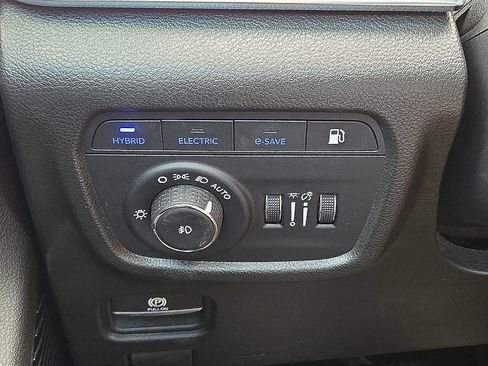 Used 2023 Jeep Grand Cherokee Overland w/ Advanced Protech Group III AWD/4WD image 27