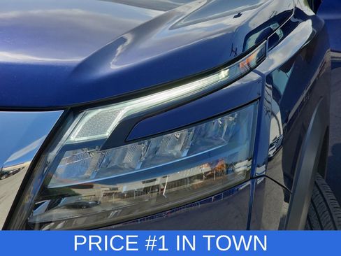 Used 2025 Nissan Pathfinder SV FWD image 31