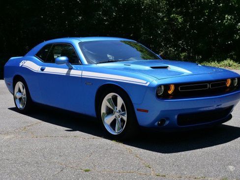 Used 2016 Dodge Challenger R/T Plus RWD image 4