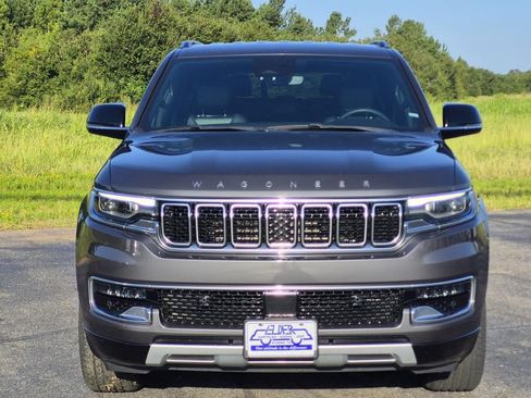 Used 2024 Jeep Wagoneer Series II w/ Flexible Seating Group AWD/4WD image 2
