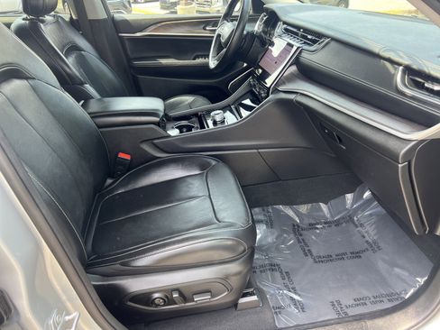 Used 2022 Jeep Grand Cherokee L Limited w/ Luxury Tech Group II image 17