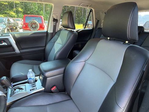Used 2017 Toyota 4Runner SR5 Premium RWD image 17