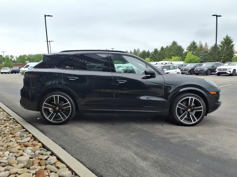 Used 2023 Porsche Cayenne AWD/4WD image 7