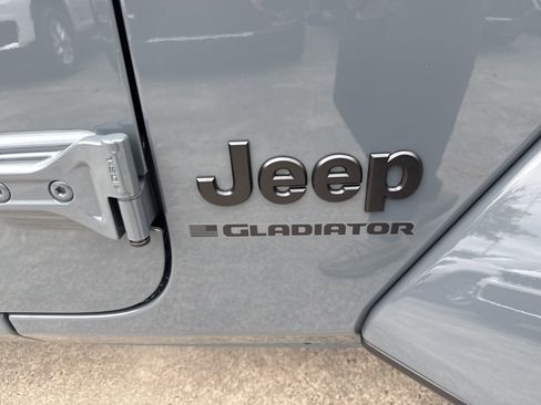 New 2025 Jeep Gladiator Sport w/ Premium Package image 14