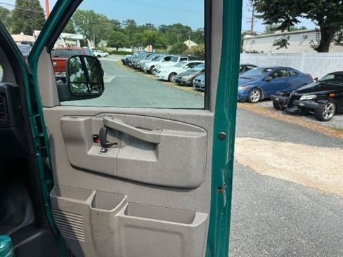 Used 2018 GMC Savana 3500 w/ Driver Convenience Package RWD image 9