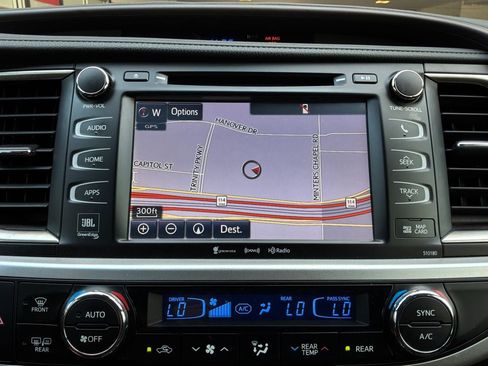 Used 2017 Toyota Highlander Limited FWD image 33