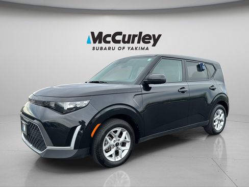 Used 2024 Kia Soul LX w/ Option Group 015 FWD image 2