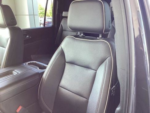 Used 2023 Chevrolet Suburban Premier AWD/4WD image 11