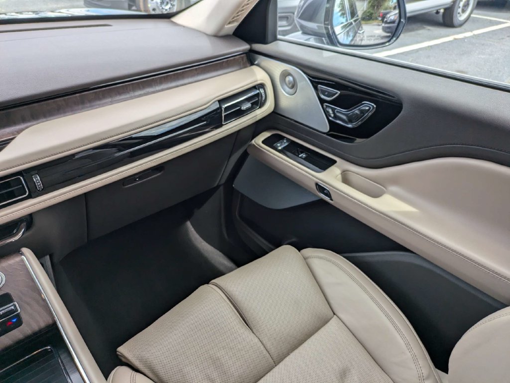 Used 2022 Lincoln Aviator Reserve w/ Equipment Group 201A RWD image 18