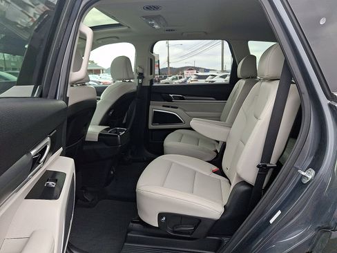 Used 2022 Kia Telluride S image 10