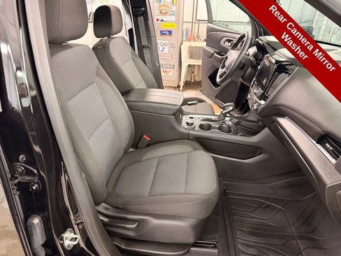 Used 2023 Chevrolet Traverse LT image 35