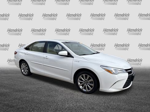 Used 2017 Toyota Camry XLE image 2