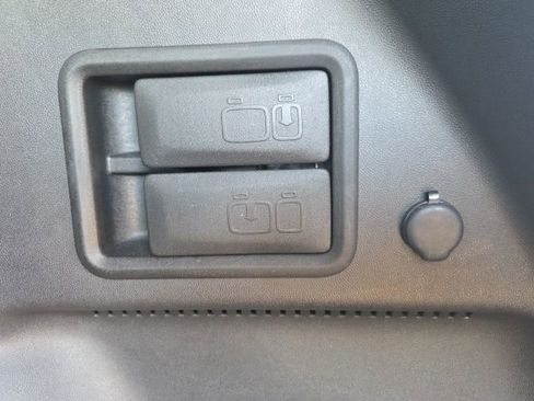Used 2024 Chevrolet Equinox LT FWD image 12