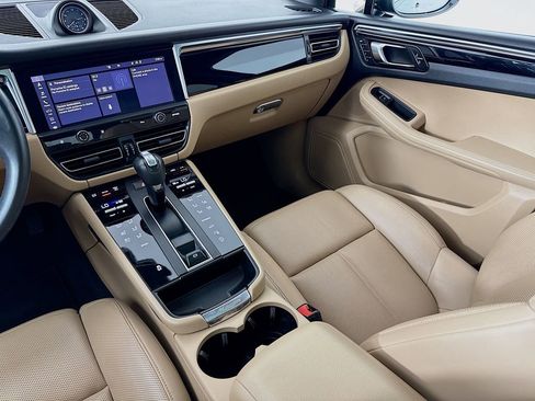 Certified 2023 Porsche Macan AWD/4WD image 25