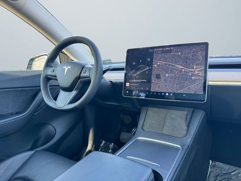 Used 2021 Tesla Model Y Long Range image 14