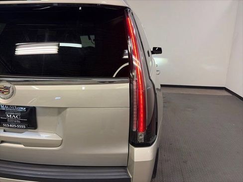 Used 2015 Cadillac Escalade Luxury image 9