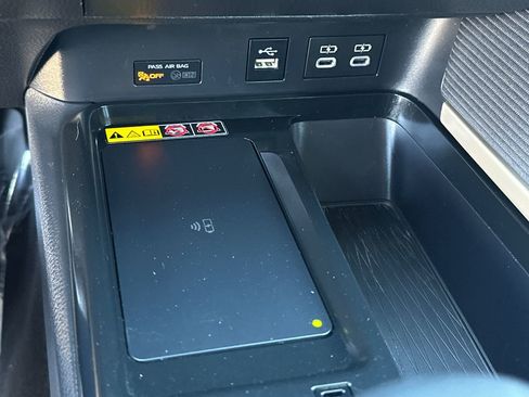 Used 2025 Toyota Camry SE image 30