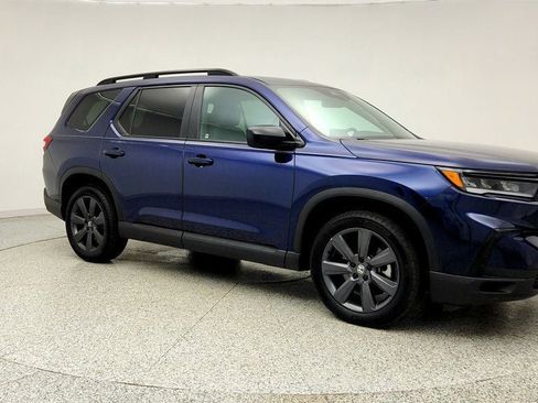 Used 2025 Honda Pilot Sport image 3