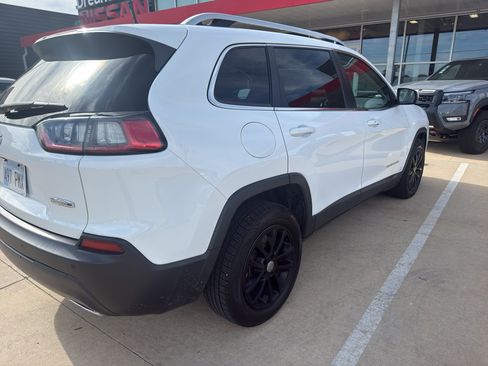 Used 2019 Jeep Cherokee Latitude Plus FWD image 4