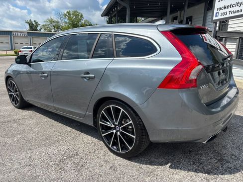 Used 2017 Volvo V60 T5 Premier w/ Convenience Package FWD image 7
