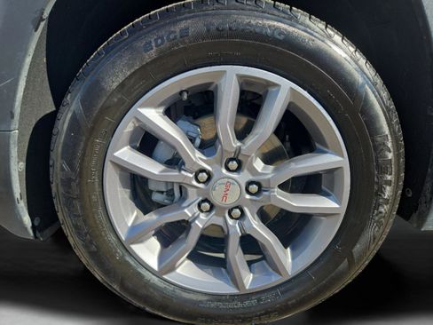 Used 2024 GMC Terrain SLT image 25