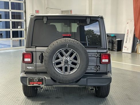 Used 2024 Jeep Wrangler Sport S image 32
