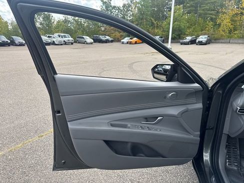 Used 2025 Hyundai Elantra Sport image 24