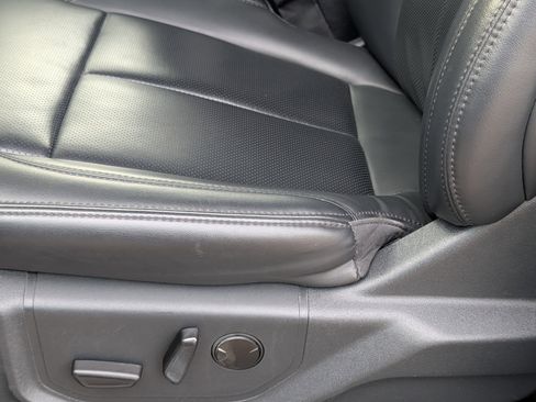 Used 2024 Ford Expedition XLT image 11