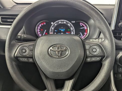 Used 2025 Toyota RAV4 XLE FWD image 16