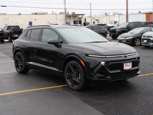 New 2025 Chevrolet Equinox EV RS w/ Convenience Package II image 3