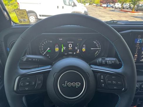 Used 2025 Jeep Wrangler Unlimited Rubicon 4xe AWD/4WD image 22
