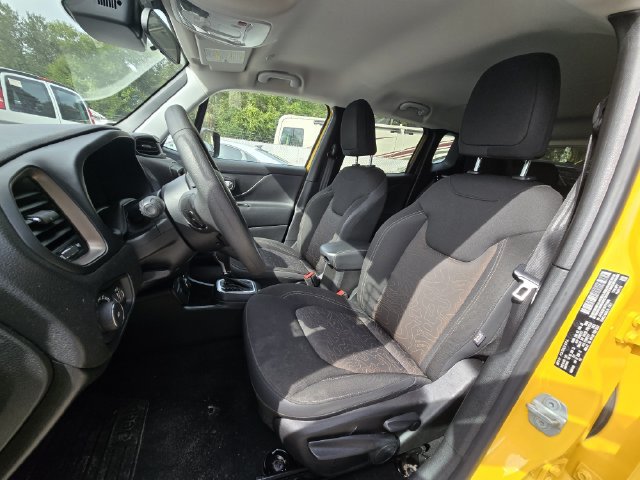 Used 2023 Jeep Renegade Latitude AWD/4WD image 4