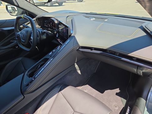 Used 2023 Chevrolet Corvette Stingray Premium Conv w/ Z51 Performance Package RWD image 31