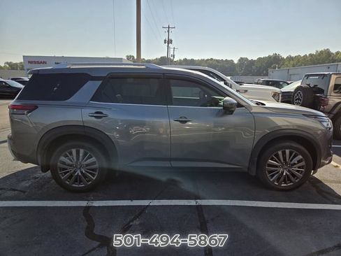 Used 2024 Nissan Pathfinder SL w/ SL Premium Package FWD image 3