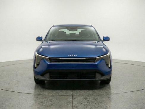 Used 2025 Kia K4 LXS image 2