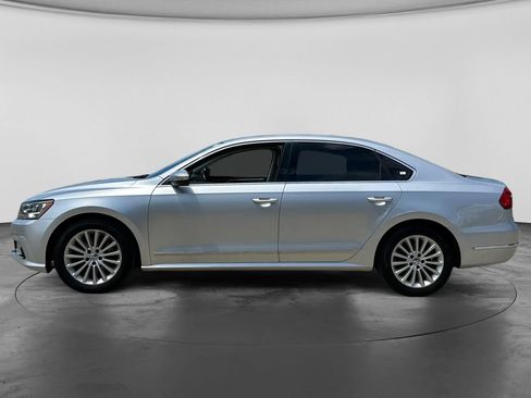 Used 2016 Volkswagen Passat 1.8T SE FWD image 4