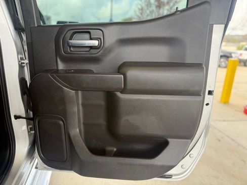 Used 2020 Chevrolet Silverado 1500 Custom w/ Custom Value Package image 18